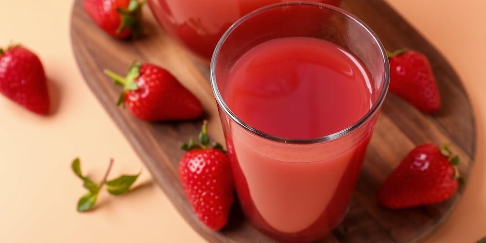 آبمیوه توت فرنگی خارجی با طعم متفاوت و بسته بندی بهداشتی